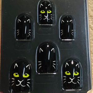 New Sinful Colors Claws Cat Call Glows Nails